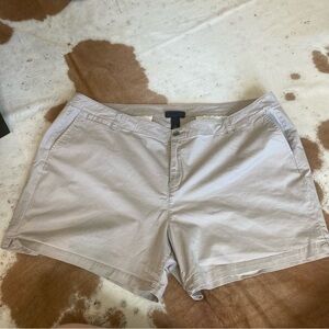 Lane Bryant Khaki Chino Shorts – Size 28 | 5” Inseam Vacation Summer Ready EUC